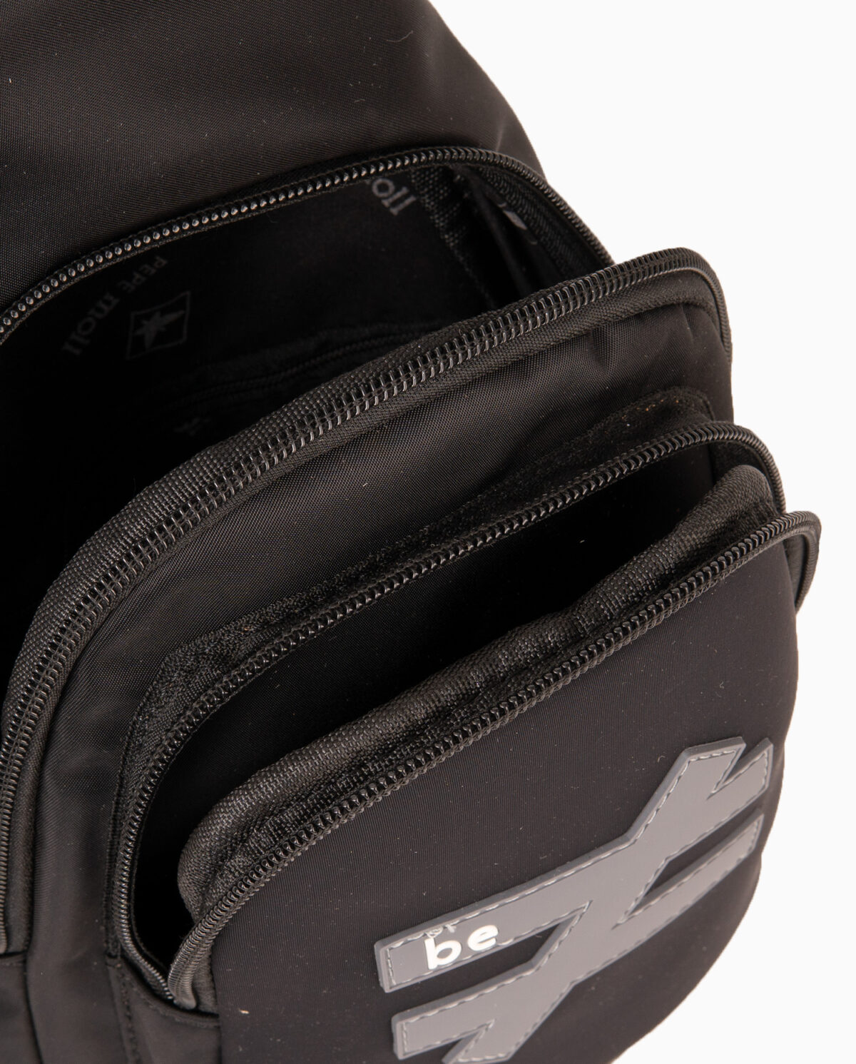 231502-negro-interior-1200×1491